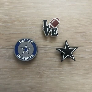 Dallas Cowboys Set di 3 ciondoli per scarpe con logo calcio NFL per Crocs spedizione veloce. - Foto 1 di 1