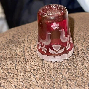 Cranberry Color Glass Thimble Sewing Etched Bird Design Made in Western Germany - Picture 1 of 5