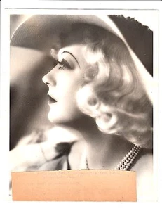 MARION DAVIES press photo with caption/probably 1935) - Picture 1 of 3