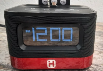 iHome (iK50) SMARTDESIGN FM Stereo Alarm Clock and Charger Speaker - Image 1 of 4