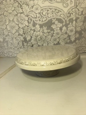 Soporte para pasteles diseño de pergamino de cerámica marfil 12 pulgadas Foto 1 de 4