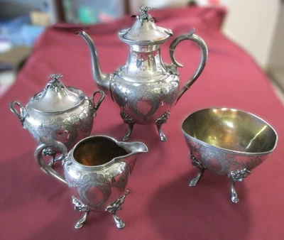 MERIDEN BRITTANIA Plateado 4 Piezas Servicio de Café Pies Cabeza de León Florales 1866 Foto 1 de 4