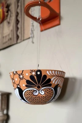 "Maceta de riego automático en blanco y negro estilo Talavera pintada a mano de 12""" Foto 1 de 4