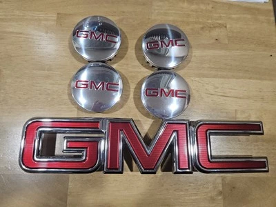 2015-2020 年吉姆西育空地区 2015-2020 年吉姆西峡谷红色镀铬前格栅徽章全新原始设备制造商 — 第 1/2 张图片