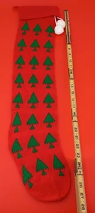 Roter gestrickter Weihnachtsstrumpf mit grünem Baummuster und Bommeln 27 Zoll - Bild 1 von 2