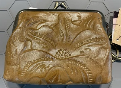 PATRICIA NASH TOOLED BRONCEADO GALLETA BESO CIERRE CARTERA LLAVERO $49.00 NUEVO CON ETIQUETAS Foto 1 de 3