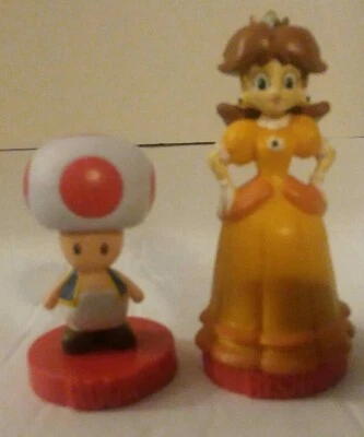 Super Mario Chess Princess Daisy Replacement Piece Cake Topper 2009 Nintendo  - Image 1 of 4