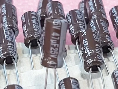 47uF 25V Elko, 47µF 25V 105° Yageo Kondensator 5x11mm ( 20 pcs )