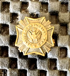 VETERANS OF FOREIGN WARS VFW LAPEL PIN - Picture 1 of 2