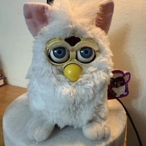 Vintage Tiger Electronic 1998 Furby Toy Snowball White Not Working - Picture 1 of 7
