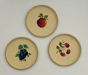 Vintage 1960s Toleware • Set of 3 Tin Metal 7-3/4” Plates w Hand Painted Fruit - Picture 1 of 8