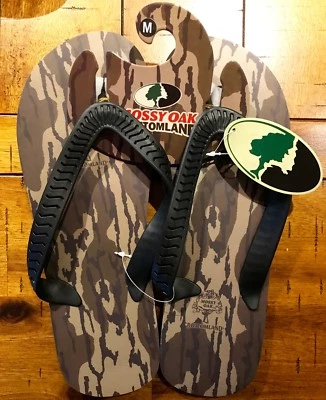 MOSSY OAK BOTTOMLAND CAMO Men's FLIP FLOPS / SANDALS  MEDIUM NEW WITH TAGS - Image 1 of 3