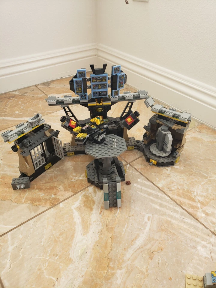 Lego The Batman Movie 70909 Batcave Break In As-Is Incomplete No minifigures - Image 1 of 1