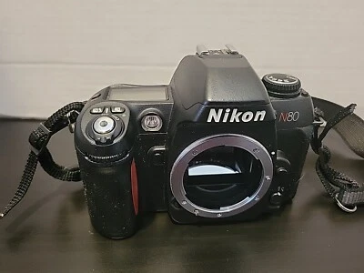 CUERPO DE CÁMARA DE PELÍCULA NIKON N80 SLR 35mm - SOLO CUERPO Y CORREA - LEER Foto 1 de 4