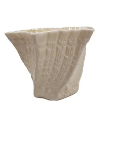Vintage Belleek Ireland Limpet Pattern Twisted Shell Vase (Porzellan) - Bild 1 von 6