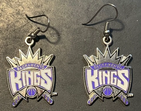 Sacramento Kings vintage earrings 2002 NBA Cover