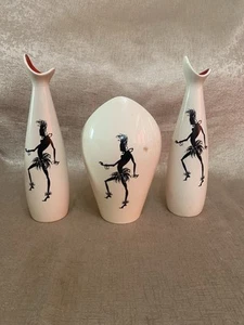RARE OPPORTUNITY SET OF 3 1950’s WADE ‘ZAMBA’ TRIBAL DANCER POTTERY VASES - Picture 1 of 23
