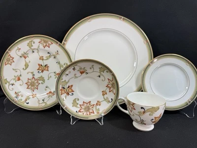 Wedgewood OBERON Bone China~(1)~5 piece place setting~Made In England~Perfect