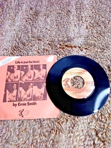 Ernie Smith Life Is Just For Living Red Stripe Version 45 Record - Imagen 1 de 4