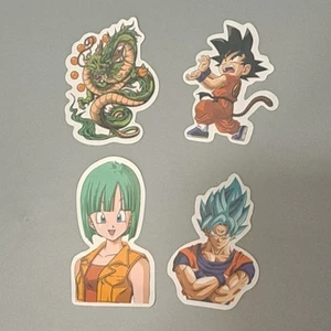 Set 4 Adesivi Personaggi Anime Casuali 2-3"  - Foto 1 di 3