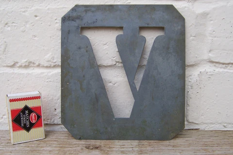 VINTAGE GALVANISED STENCIL LETTER *** V *** DISPLAY SIGN INDUSTRIAL FACTORY Cover