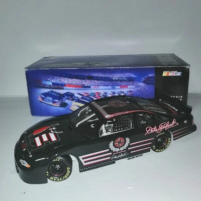 DALE EARNHARDT LEGACY NASCAR ACTION RACING 1/18 LIMITED EDITION RARA - Immagine 1 di 4