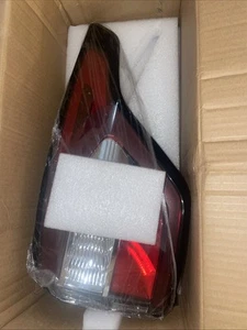 Genuine Ford Tail Lamp Assembly GJ5Z13404H - Foto 1 di 5