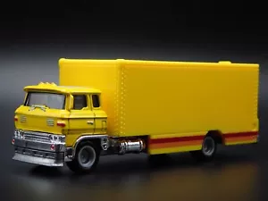 Vintage Cabina ENCLOSED Auto Camion Hauler Giallo 1:64 Scala Modellino Auto - Foto 1 di 8