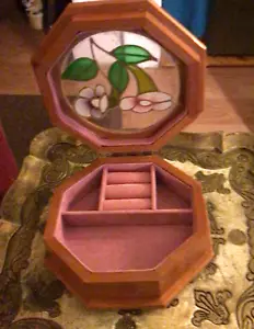 Mele's Schmuckkästchen mit floralem Buntglas - Bild 1 von 8