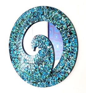 Espejo de pared de mosaico redondo, verde azulado moteado y espiral verde, hecho en Bali, 40 cm NUEVO - Imagen 1 de 8