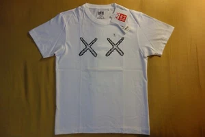 Kaws x Uniqlo UT 2016 Short Sleeve Graphic T-Shirt "XX / Green Skeleton" White - Picture 1 of 15