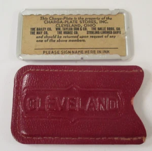 PLACA DE CARGA DE METAL VINTAGE TIENDA CLEVELAND OH MAY CO & MORE - Imagen 1 de 3