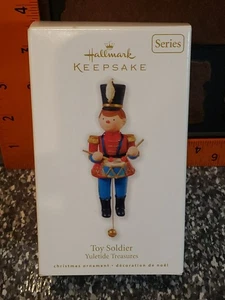 Hallmark Andenken Ornament Spielzeug Soldat 2010 Yuletide Treasures Serie # 5 - Bild 1 von 8