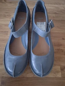 Ladies Clarks Shoes Size 4.5 - Picture 1 of 5