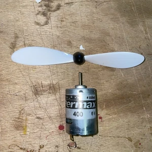 Multiplex Permax 400 / 6V Motor 332545 RC neu gekauft nie benutzt mit Propeller  - Bild 1 von 2