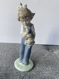 Vintage DAO By LLADRO "GIRL WITH DOLL" DAISA 1988 PORCELAIN FIGURINE Spain - Picture 1 of 8