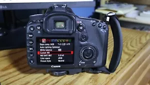 Canon EOS 7D Body with Canon Battery Grip and more! LOW MILES-ONLY 1,962 SHOTS - Picture 1 of 8