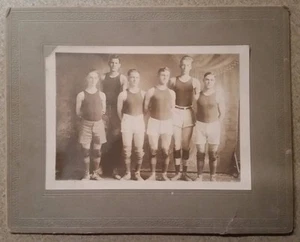 1920s Boys Basketball Team Photo - 7 1/8" X 5" Mounted on 10" X 8" Board - Picture 1 of 5