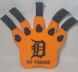 2015 Detroit Tigers foam hand claw MLB Souvenir ~ Pre-owned - Bild 1 von 5