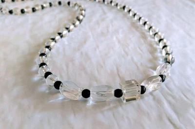 Collana da donna con perline fatte a mano perle di vetro trasparente nere... - Immagine 1 di 2