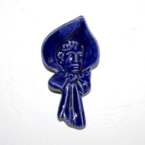 McCoy Cerámica Pared Bolsillo Dama Con Capó Maceta Azul Cobalto De Colección WP3 - Imagen 1 de 9