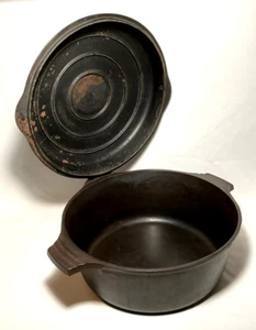 GRISWOLD~ Early 2-Pc 4.5 Qt Cast Iron HINGED LIDDED DUTCH OVEN (#2568)~ Erie PA - Picture 1 of 12