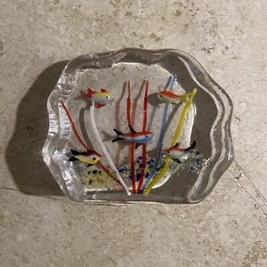 Glass Aquarium Paperweight with 5 Fish - Picture 1 of 8