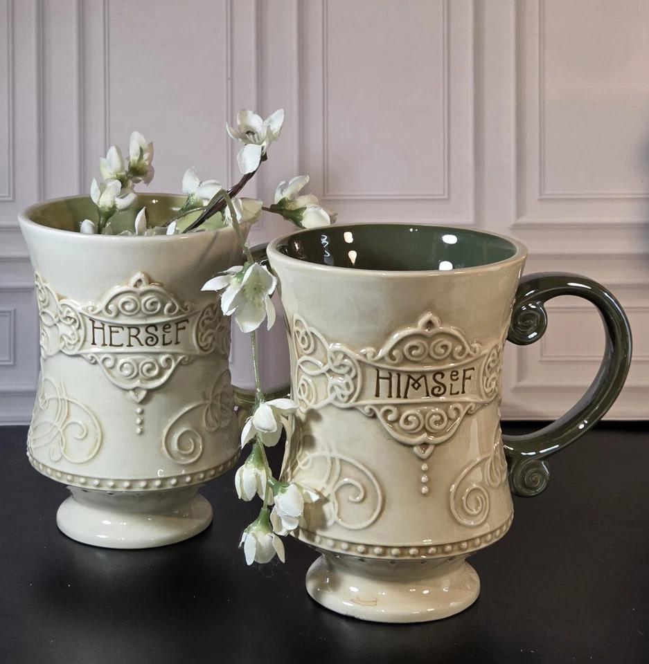Juego de dos tazas de café irlandesas celtas arte popular verde y beige Foto 1 de 4