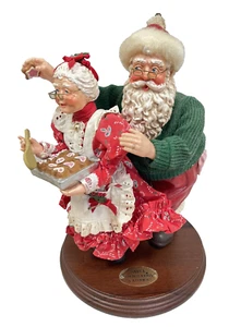 Santa Steals A Kiss & A Cookie Fabriche Santa by KSA Collectibles Handcrafted - Bild 1 von 13