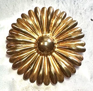 Vintage Shiny Gold Tone Daisy Brooch/Pin - Picture 1 of 7