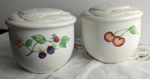 Pfaltzgraff Garden Party? Salt & Pepper Shakers Cherry Blackberry Ceramic apr22 - Picture 1 of 7