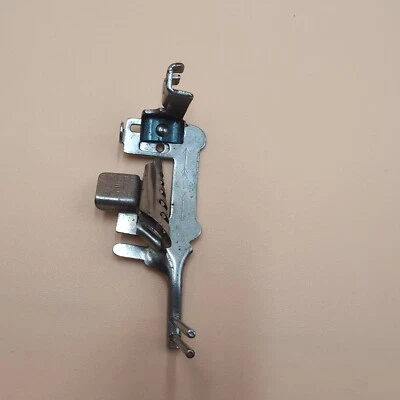 Genuine SINGER 160359 Multi Slotted BINDER FOOT Low Shank Attachment - Image 1 of 4