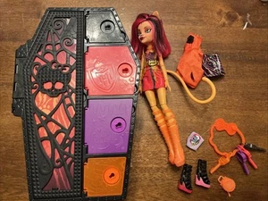 Muñeca Toralei Monster High Skulltimate Secrets Neon Frights - - Imagen 1 de 22