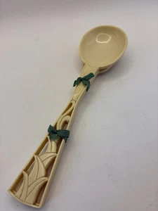 Vintage Pair Of Salad Servers in Early Plastic Celluloid Pierced Handles Ribbon - Foto 1 di 9